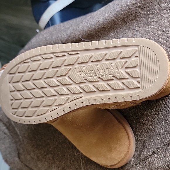 Koolaburra By Ugg Tan Suede Boots with Plush Lining - Picture 4 of 6
